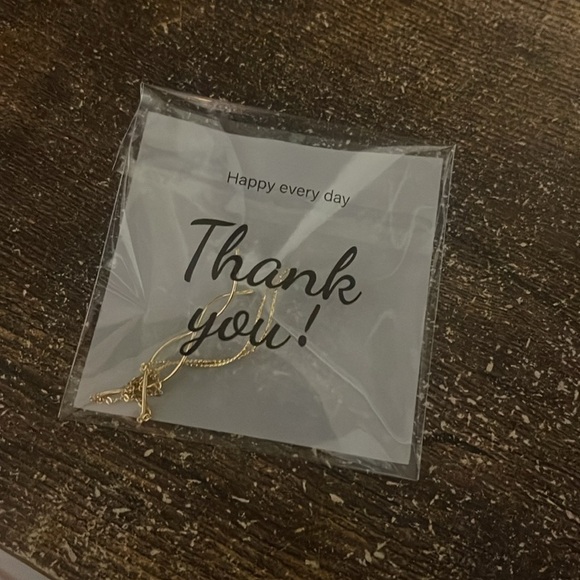 Gold swirl formal earring set - Picture 3 of 5